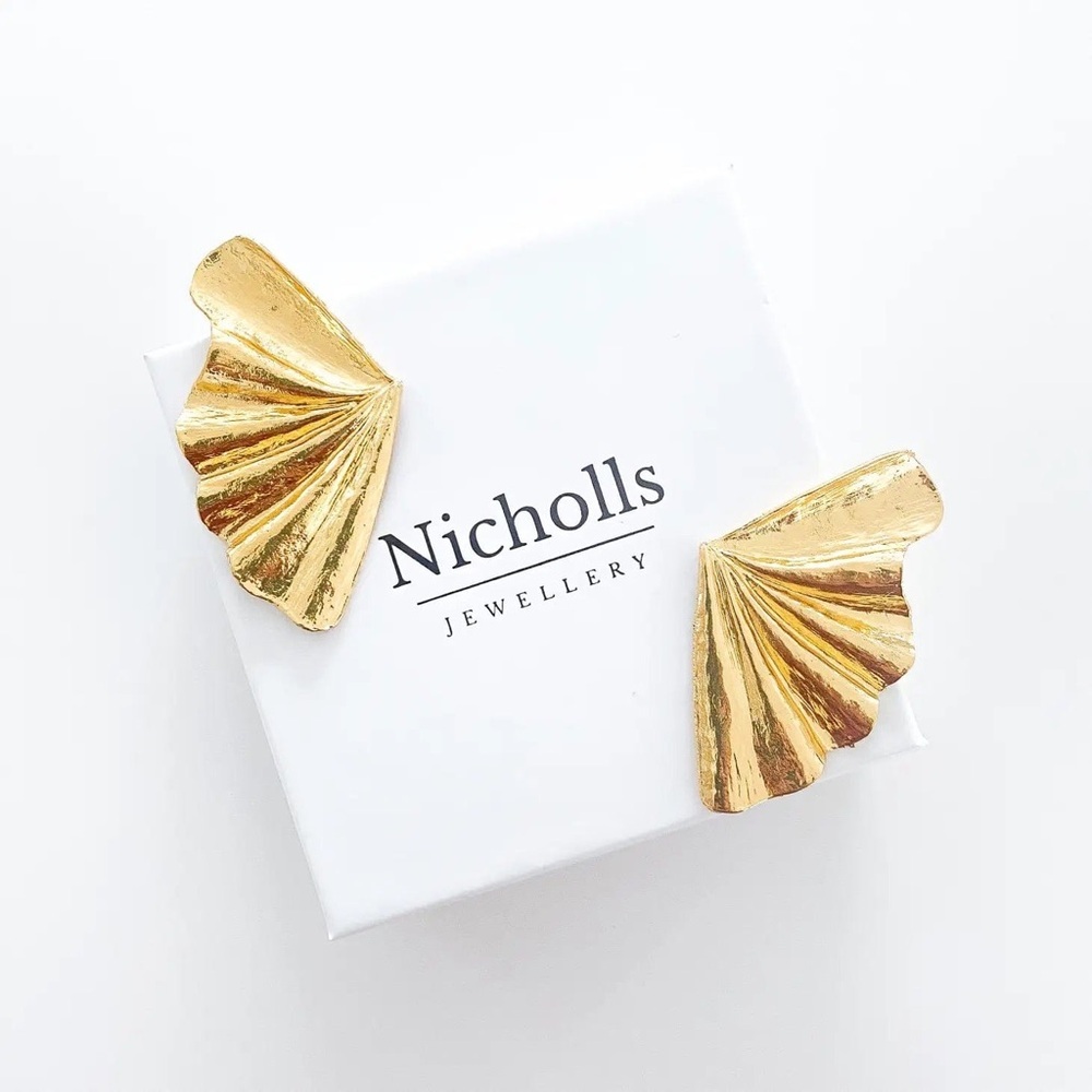 Gold Shell Earrings - Picture 4 of 9